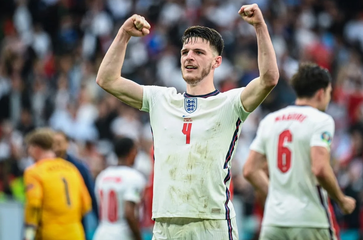 Declan Race futbolda oyun tərzi və liderlik